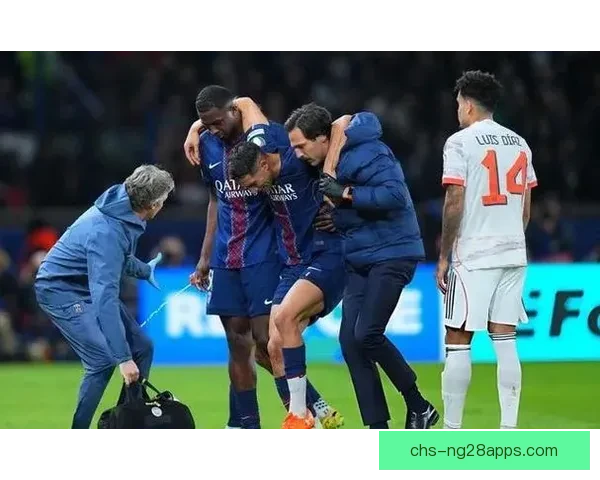 非洲决赛后阿什拉夫安慰迪亚斯